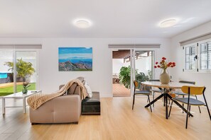 Smart TV - Home2Book Stylish House with Pool & Chill-out (Santa Lucia de Tirajana)