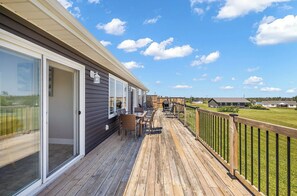 Outdoor dining - Coastal 4BR Getaway w/ Water Views, 2 Min to Brackley Beach (Brackley Beach)