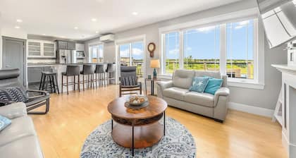 Coastal 4BR Getaway w/ Water Views, 2 Min to Brackley Beach