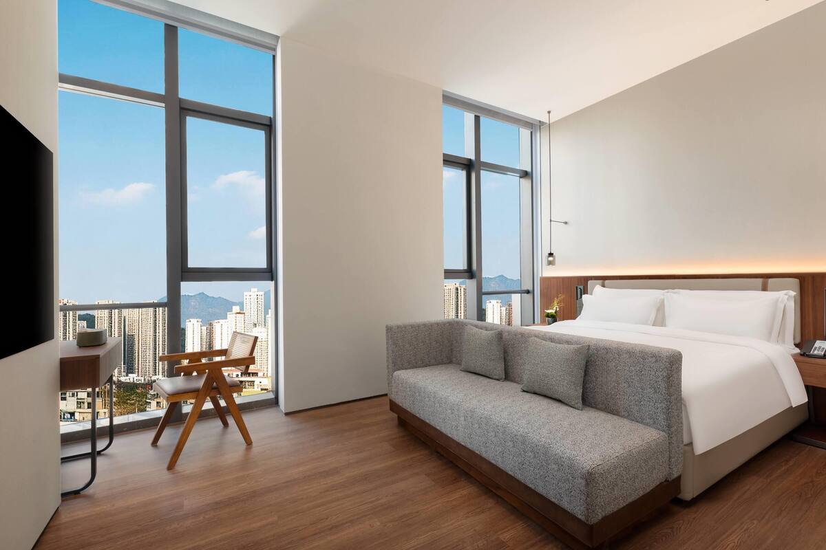 Deluxe Suite, 1 King Bed, Non Smoking