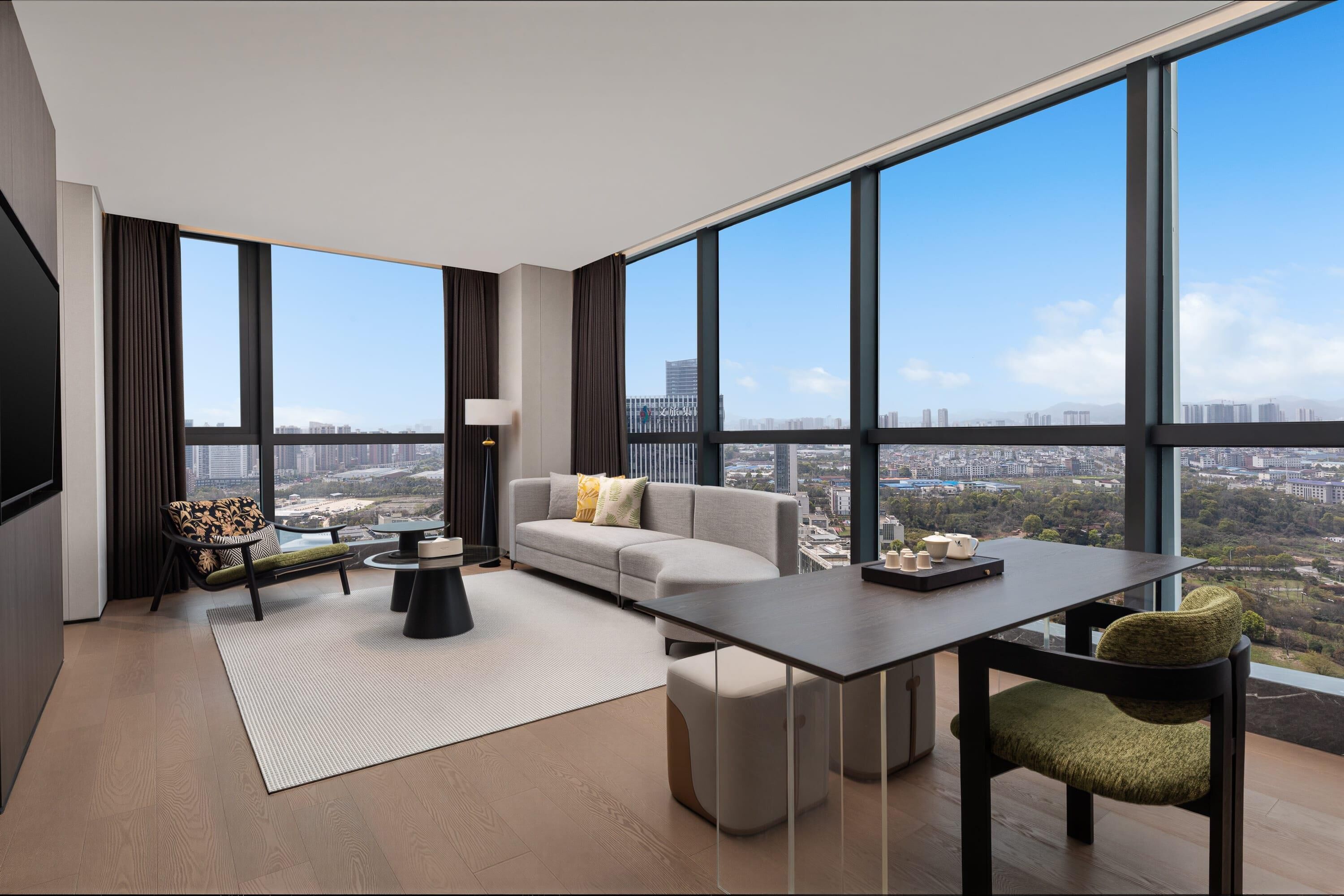Executive Suite, 1 King Bed, Lake View