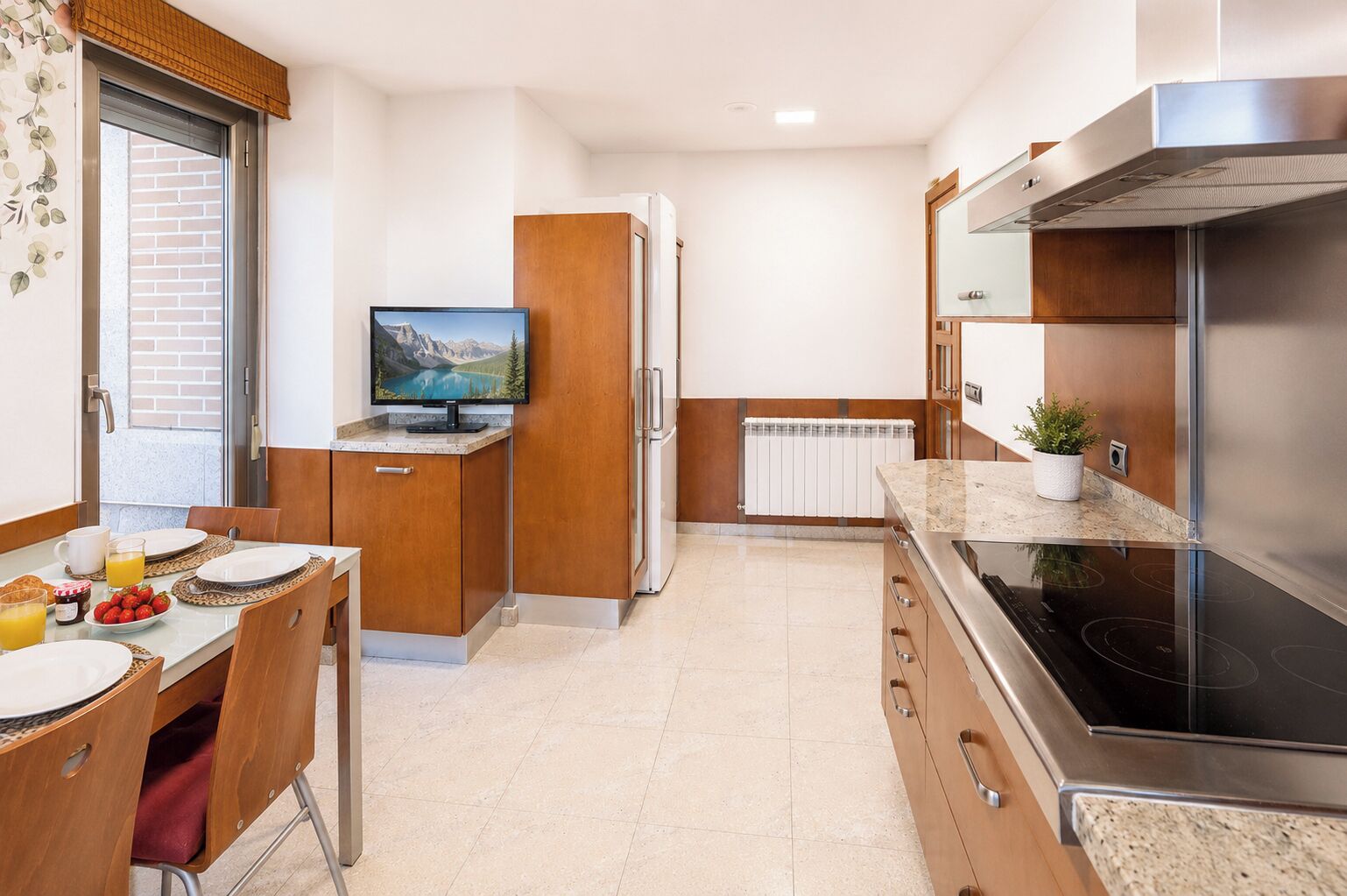 Micro-ondes, four, plaque de cuisson, lave-vaisselle