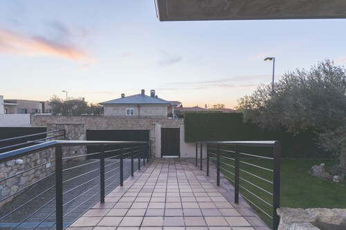 Exclusive chalet! with BBQ, wine cellar, cinema and large areas to enjoy in group.