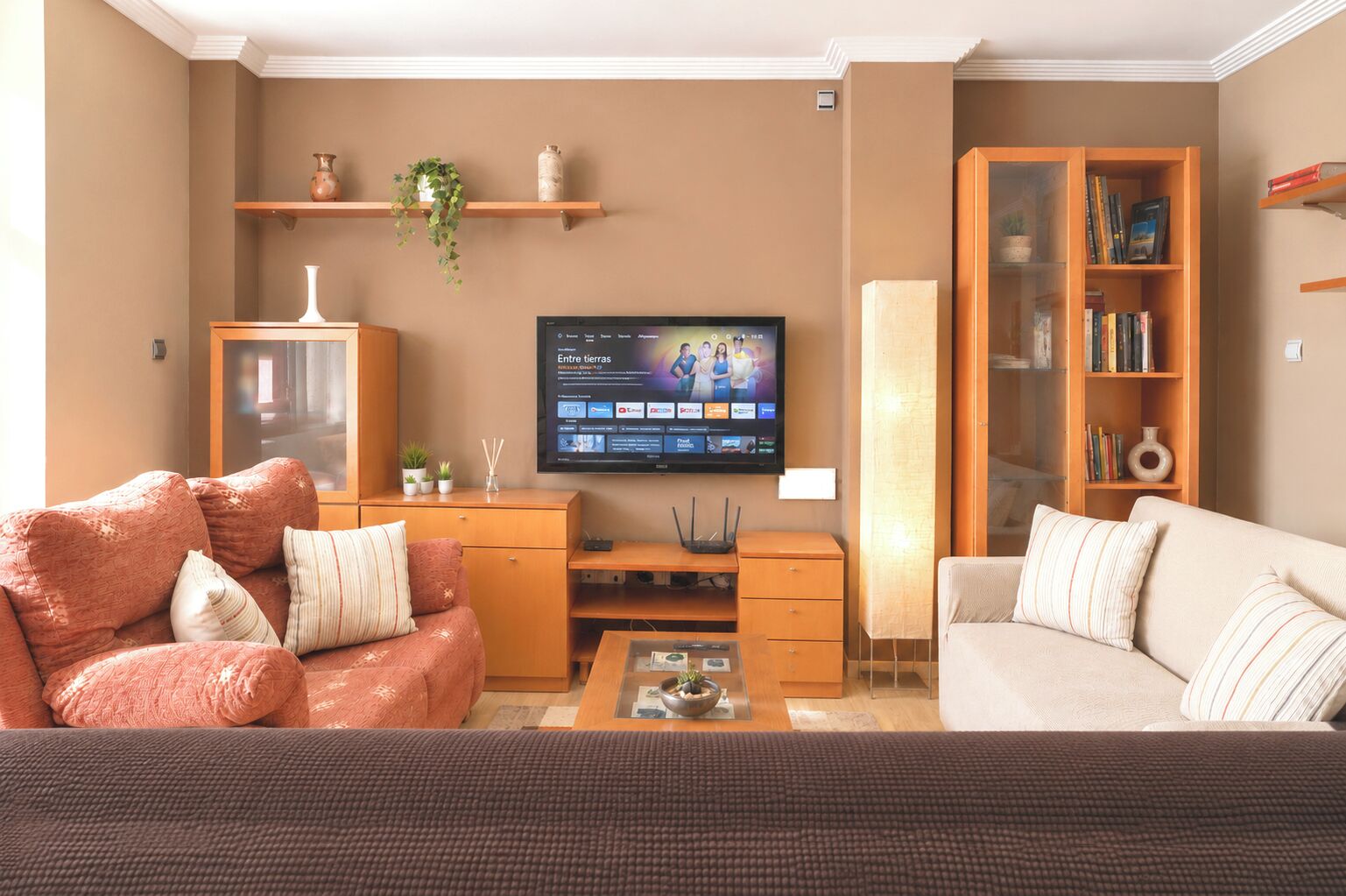 TV, fireplace