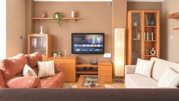 TV, fireplace