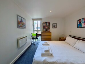 1 chambre, bureau, fer et planche à repasser, Wi-Fi gratuit