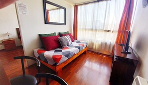 1 chambre, fer et planche à repasser, accès Internet, draps fournis