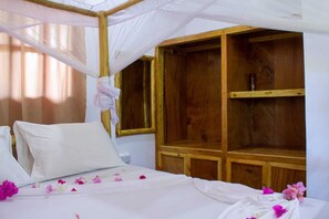 Phòng đôi phong cách cổ điển, ban công, quang cảnh vườn