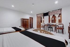 Family Suite - Hotel O near Gajah Wong Educational Park (Yogyakarta)