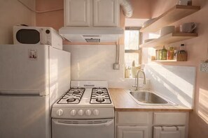 Private kitchen - Stunning + Quiet 1BR 1BA Soho Home w Plenty Storage (New York)