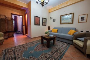 Living area - Vrbo Property (Calabria)