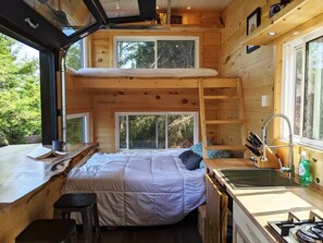 Room - Baylight Cabin | Gorgeous Cabin on Private Lake (Dysart)