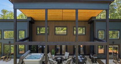 Modern Retreat with Hot tub and Ensuite Bathrooms