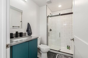 Hair dryer, towels - Stylish Home Base in Columbus (Columbus)