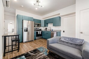 TV - Stylish Home Base in Columbus (Columbus)