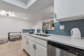 Private kitchen - Great for Mid/Long Stays - Pool - King Bed (Mesa)