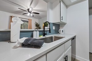 Private kitchen - Great for Mid/Long Stays - Pool - King Bed (Mesa)