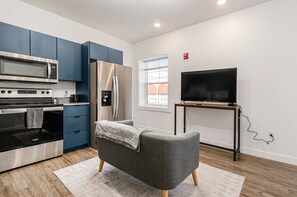 Fridge, microwave, oven, stovetop - Pet-Friendly! Chic 1BR Apt Close to Downtown Core (Columbus)