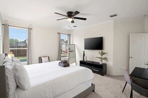 3 bedrooms, desk, iron/ironing board, WiFi - 3/2 Cozy Home near UNT & TWU-Pool, BBQ, Gym, Games (Corinth)