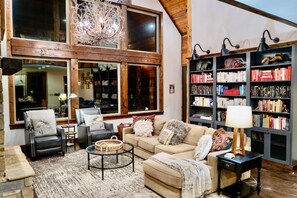 Interior - Phoenix Wings Lodge - Broken Bow, OK (Broken Bow)