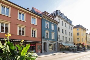 المنشأة من الخارج