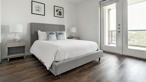 1 bedroom, desk, iron/ironing board, WiFi - Landing | Stylish 1BD, Clubhouse, Pool (Lakeway)