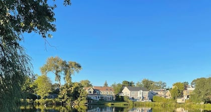 Charming 1-bedroom -on the lake-Large Porch -Villa in Spring Lake