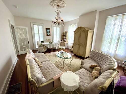 Charming 1-bedroom -on the lake-Large Porch -Villa in Spring Lake