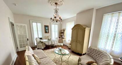 Charming 1-bedroom -on the lake-Large Porch -Villa in Spring Lake