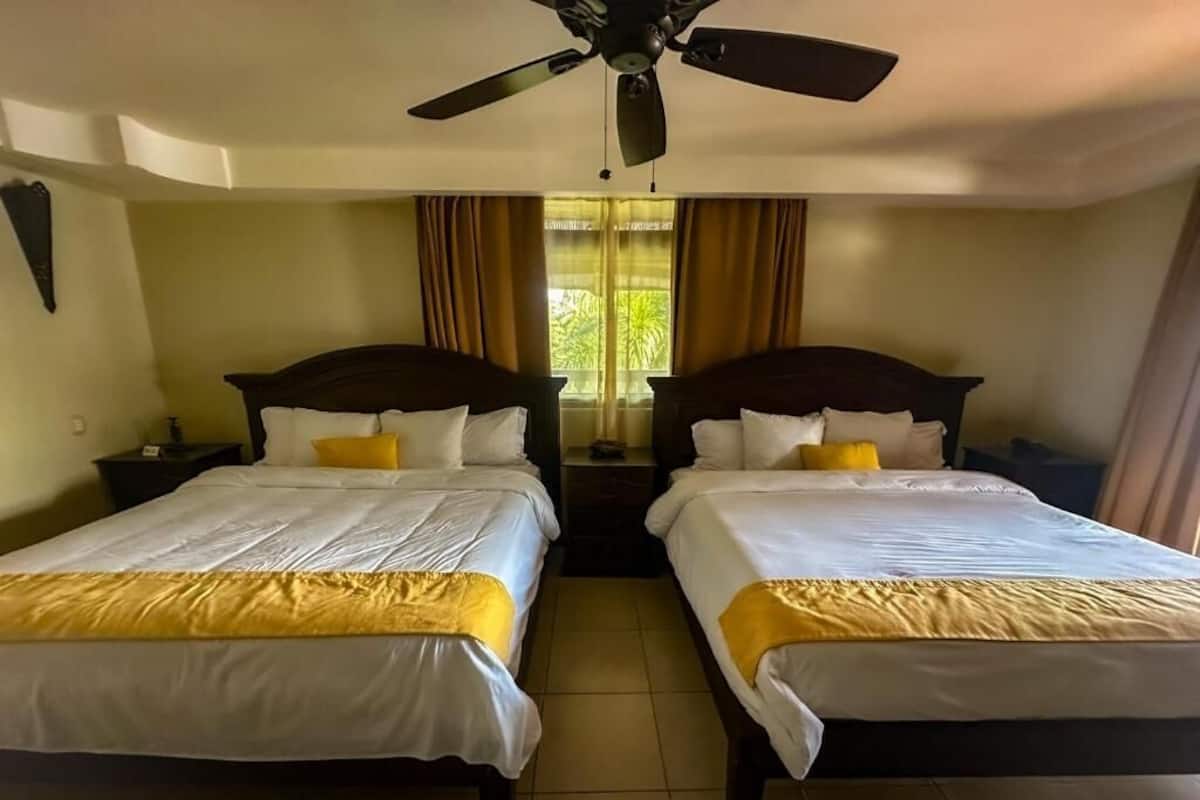 Chambre Supérieure avec lits jumeaux, balcon, vue lac