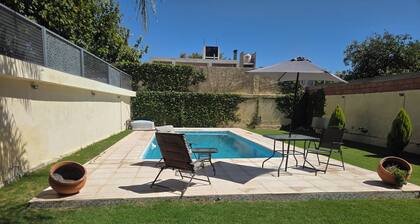 Modern house with pool and jacuzzi with three bedrooms and two bathrooms for 6 people.