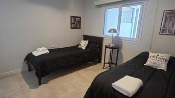 3 chambres, fer et planche à repasser, Wi-Fi gratuit, draps fournis