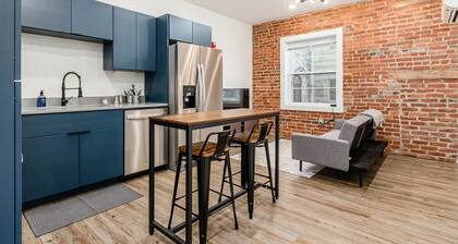 Modern 1BR Studio - Downtown Access & Pets Welcome