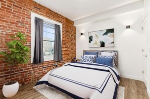 Iron/ironing board, WiFi, bed sheets - Modern 1BR Studio - Downtown Access & Pets Welcome (Columbus)