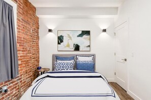 Iron/ironing board, WiFi, bed sheets - Modern 1BR Studio - Downtown Access & Pets Welcome (Columbus)