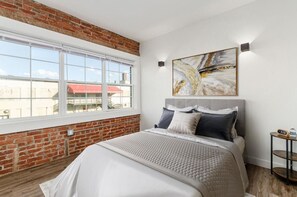 1 bedroom, iron/ironing board, WiFi, bed sheets - Modern Loft, Pool Table, Pets Welcome! (Columbus)