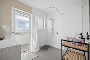 Shower, hair dryer - Bach to the Beach - Foxton Beach Holiday Home (Foxton)