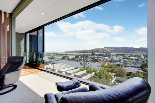 The Ultimate on Bow - Raglan Holiday Home
