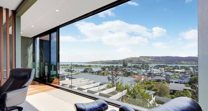 The Ultimate on Bow - Raglan Holiday Home