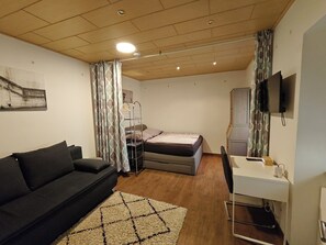 Room - Vrbo Property (Graz)