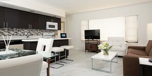 Interior - Driftwood Beach Club Lauderdale-by-the-Sea Great Pool & Beach Access (Lauderdale-by-the-Sea)