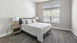 1 bedroom, desk, iron/ironing board, WiFi - Landing | Spectacular 1BD, Pool, Clubhouse (League City)