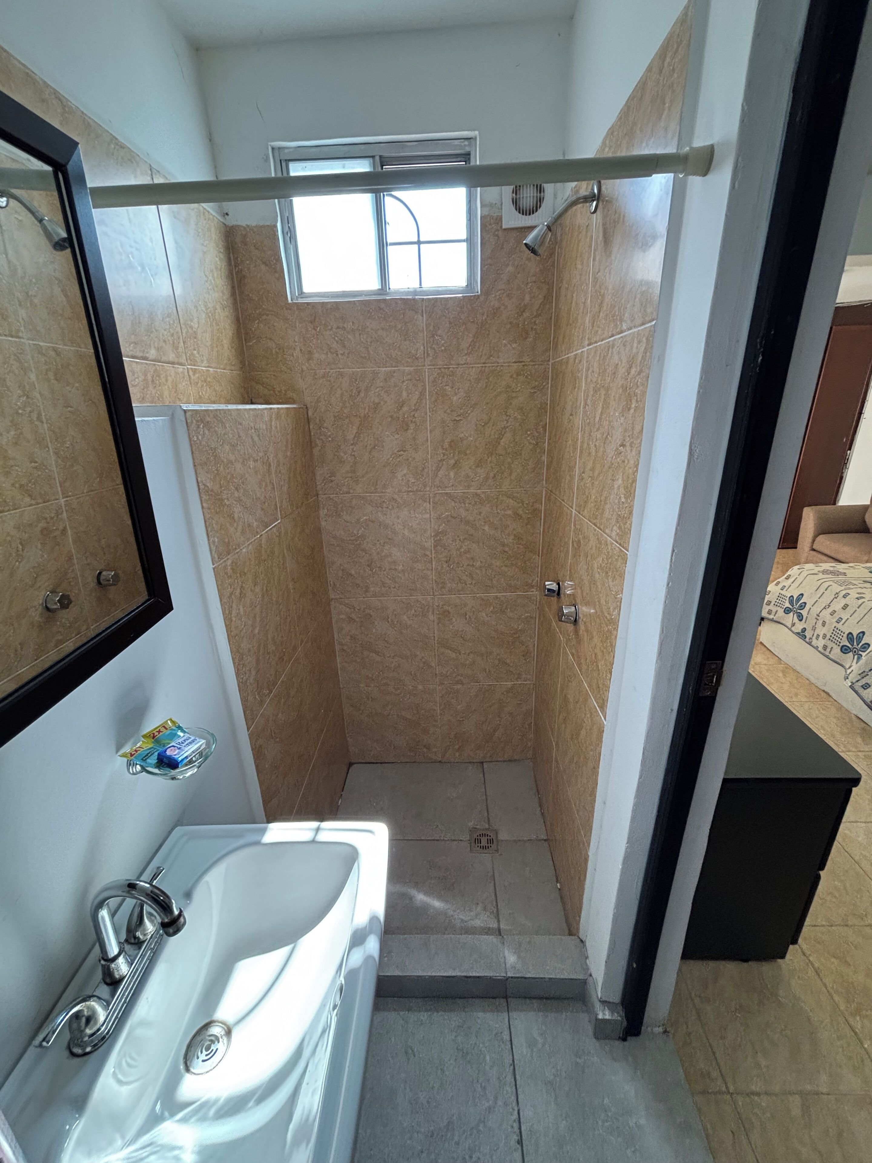 Hårtørrer, håndklæder, Sæbe, Toiletpapir