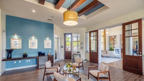 Landing | Chic 1BD, Pool, Courtyard