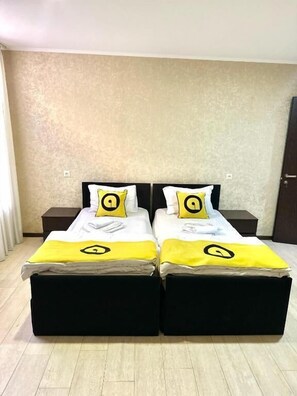 Kamar Triple Deluks, beranda, pemandangan halaman