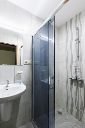 Deluxe trippelrum - lanai - utsikt mot innergården | Badrum