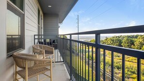 Property grounds - Landing | Amazing 1BD, Pool, Gym (Dallas)