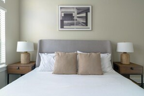 2 bedrooms, desk, iron/ironing board, WiFi - Landing | Modern 2BD, Yoga Studio, Clubhouse (League City)