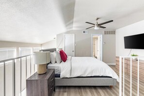1 bedroom, desk, iron/ironing board, WiFi - Landing | Stunning 1BD, Courtyard, Pool (Fort Worth)