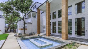 Pool - Landing | Stunning 1BD, Courtyard, Pool (Fort Worth)